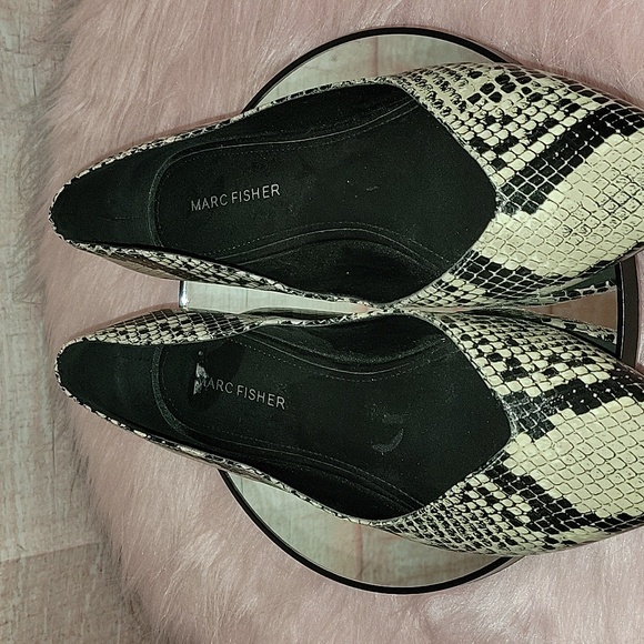 MARC FISHER Snakeskin Pointy Flats - Picture 6 of 6